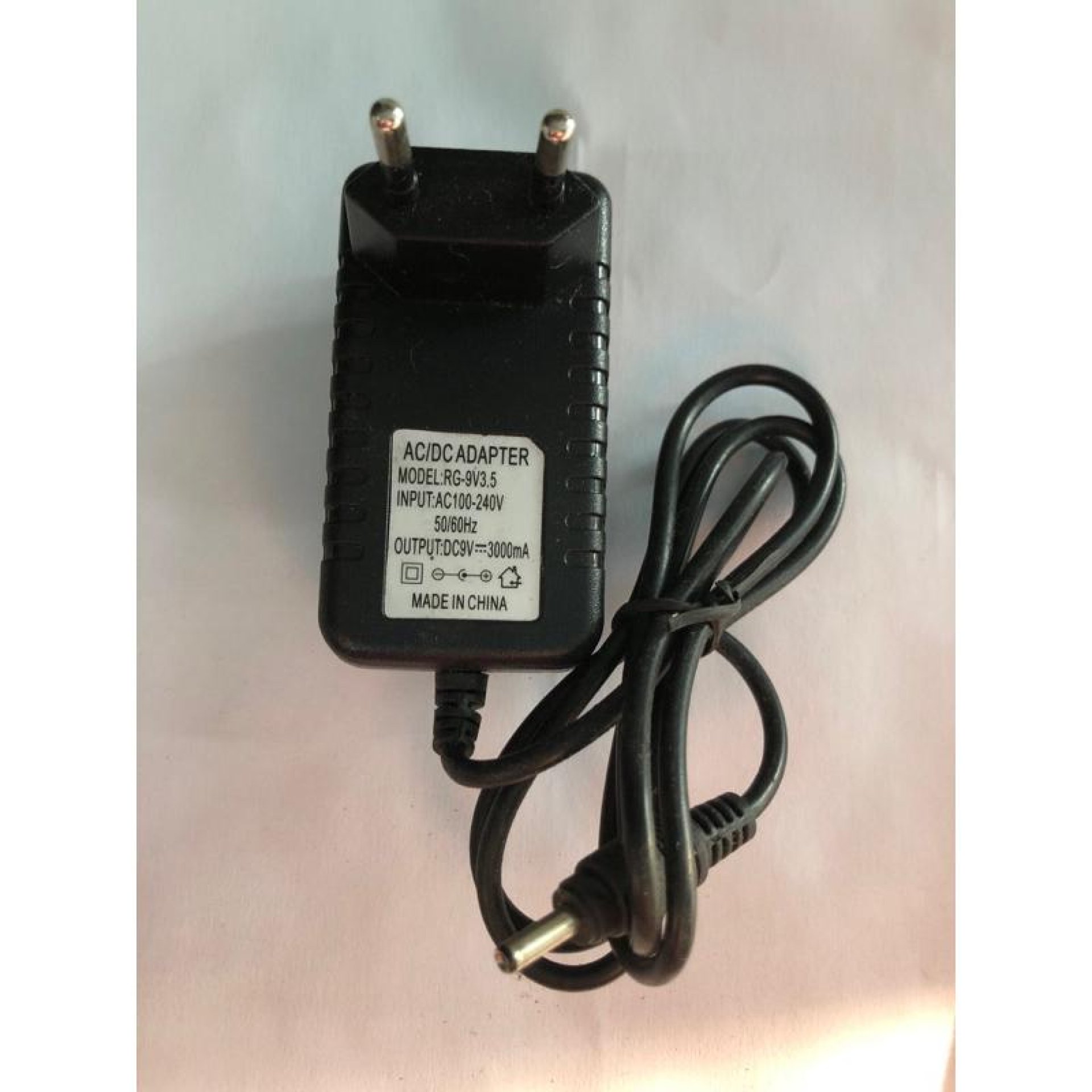 Fonte Carregador 9v 2a 3,5mm x 1,35 mm bivolt 110/220 v mod: 6120